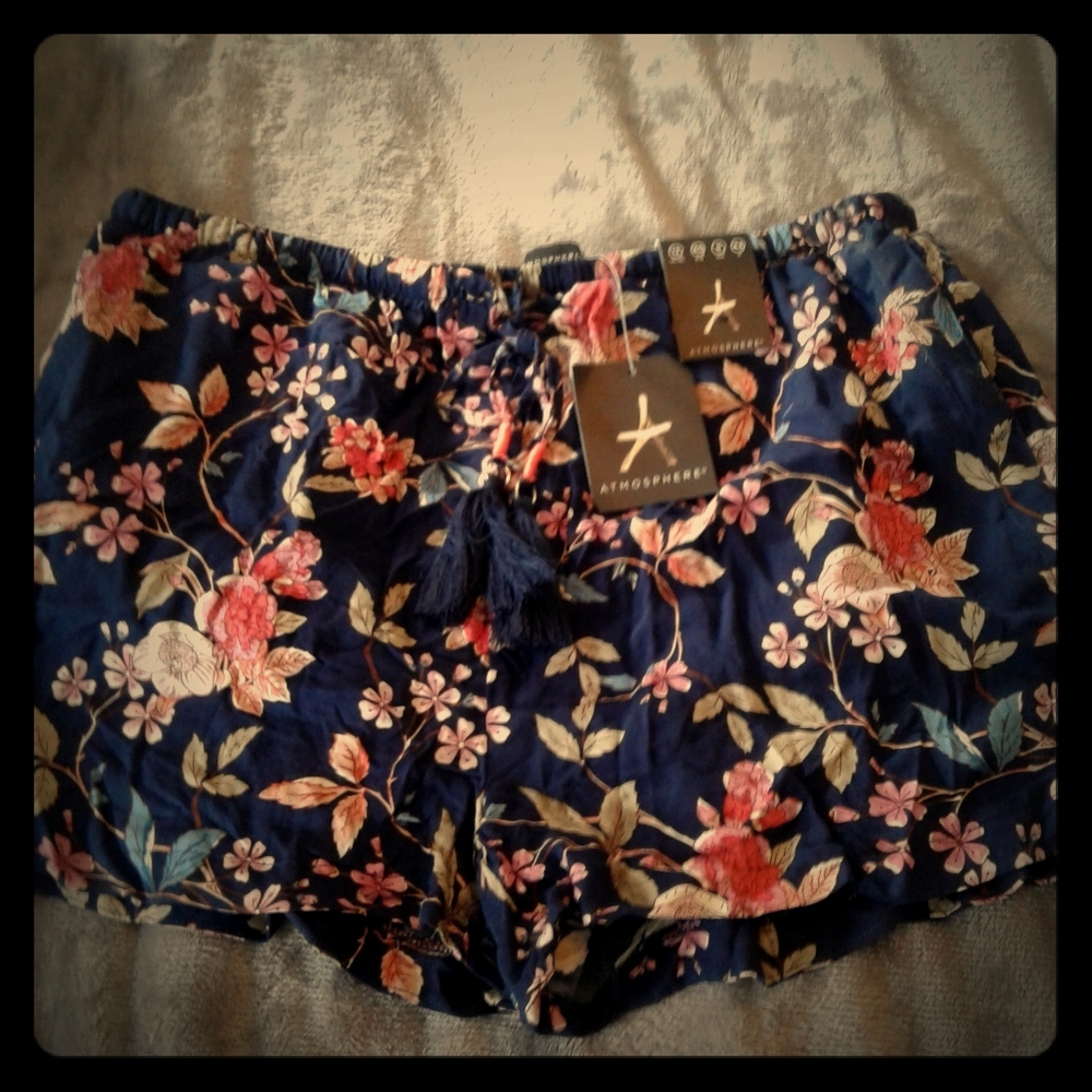 Flower pull on shorts